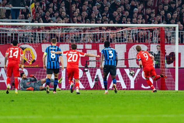 18 03 2026, FC Bayern München vs Atalanta Bergamo, UEFA Champions League, Round of 16 second leg goal to 1 0 by Harry Kane FC Bayern Muenchen, 9 after penalty Regulations prohibit any use of photographs as image sequences and or quasi video Copyright: xBahhoxKarax