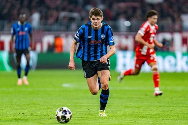 18 03 2026, FC Bayern München vs Atalanta Bergamo, UEFA Champions League, Round of 16 second leg Charles de Ketelaere Regulations prohibit any use of photographs as image sequences and or quasi video Copyright: xBahhoxKarax