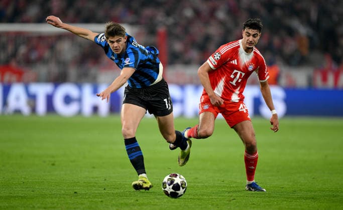 FOOTBALL CHAMPIONS LEAGUE SEASON 2025 2026 Round of 16 second leg 18 03 2026 FC Bayern Muenchen Atalanta Bergamo Charles De Ketelaere left, Atalanta Bergamo vs Aleksandar Pavlovic right, FC Bayern Muenchen