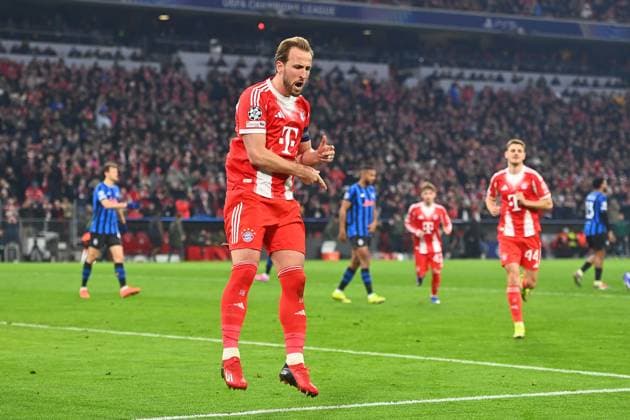 Goal celebration Harry KANE Bayern Muenchen after goal to 1 0 by penalty kick, penalty kick action, cheering, joy, enthusiasm, football Champions League, season 2025 26, round of 16 FC Bayern Muenchen Atalanta Bergamo on 18 03 2026 A L L I A N Z A R E N A