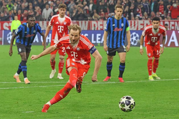 9 Harry Kane FCB scores from the penalty spot to make it 1 0 Football FC Bayern Munich Atalanta Bergamo B C UEFA Champions League 18 03 2026 Allianz Arena PHOTO Mladen Lackovic LakoPress