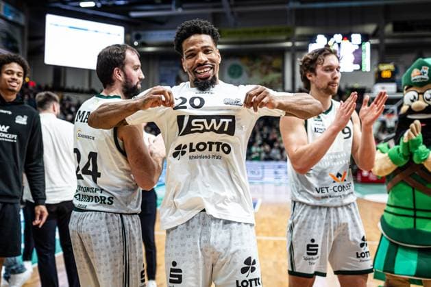 Urald King Gladiators Trier cheers, Vet Concept Gladiators Trier vs Veolia Towers Hamburg, Basketball, easyCredit BBL, 25 Matchday, Season 2025 2026, 18 03 2026 Vet Concept Gladiators Trier vs Veolia Towers Hamburg, Basketball, easyCredit BBL, 25 Matchday, Season 2025 2026, 18 03 2026 Copyright: xEibner-Pressefoto AlexanderxNeisx EP_ANS