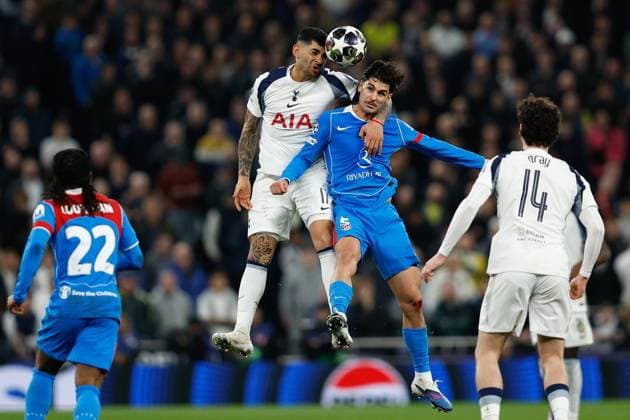 Tottenham Hotspur vs Atletico Madrid - UEFA Champions League LONDON, UNITED KINGDOM - MARCH 18: Cristian Romero of Tottenham (C-L) in action against Johnny Cardoso of Atletico Madrid during the UEFA Champions League football match between Tottenham Hotspur and Atletico Madrid at the Tottenham Hotspur Stadium on March 18, 2026, in London, United Kingdom. David Cliff Anadolu London United Kingdom. Editorial use only. Please get in touch for any other usage.  Copyright: x2026xAnadoluxDavidxCliffx