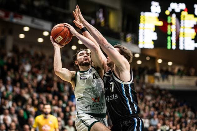 Clayton Guillozet Gladiators Trier in duel with Niklas Wimberg Veolia Towers Hamburg , Vet Concept Gladiators Trier vs Veolia Towers Hamburg, Basketball, easyCredit BBL, 25 Matchday, Season 2025 2026, 18 03 2026 Vet Concept Gladiators Trier vs Veolia Towers Hamburg, Basketball, easyCredit BBL, 25 Matchday, Season 2025 2026, 18 03 2026 Copyright: xEibner-Pressefoto AlexanderxNeisx EP_ANS