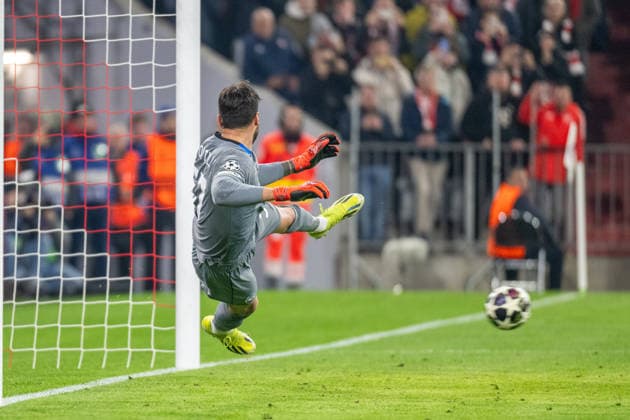 Marco Sportiello 57 Atalanta Bergamo jumps into the wrong corner, Goal, 1 0, FC Bayern Muenchen vs Atalanta Bergamo, Football, UEFA Champions League, Round of 16 second leg, 18 03 2026 DFB regulations prohibit any use of photographs as image sequences and or quasi video Muenchen Bayern Germany Copyright: xkolbert-press UlrichxGamelx