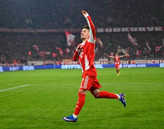 18 03 2026, Football UEFA Championsleague 2025 2026 Round of 16 second leg, FC Bayern Munich Atalanta Bergamo, in the Allianz Arena Munich, Lennart Karl FC Bayern Munich cheers DFL and DFB regulations prohibit any use of photographs as image sequences and or quasi video