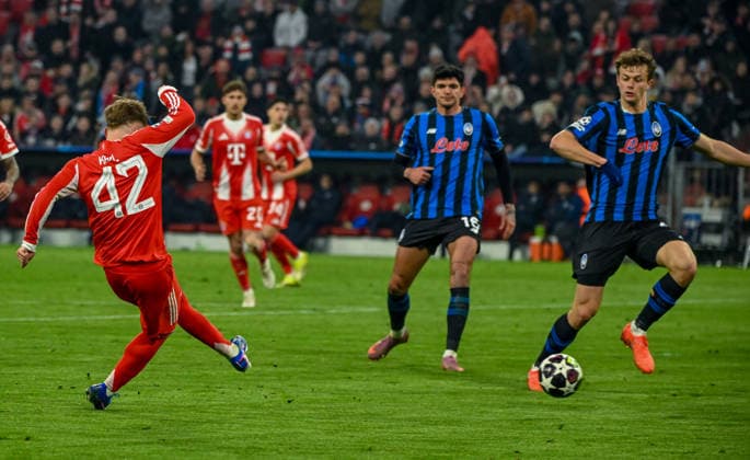 18 03 2026, xemx, Football UEFA Champions League, FC Bayern Muenchen Atalanta Bergamo v l Lennart Karl FC Bayern Muenchen Goal scored, erziehlt das Tor zum 3 0 DFL DFB REGULATIONS PROHIBIT ANY USE OF PHOTOGRAPHS as IMAGE SEQUENCES and or QUASI VIDEO Muenchen