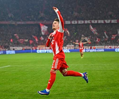 18 03 2026, Football UEFA Championsleague 2025 2026 Round of 16 second leg, FC Bayern Munich Atalanta Bergamo, in the Allianz Arena Munich, Lennart Karl FC Bayern Munich cheers DFL and DFB regulations prohibit any use of photographs as image sequences and or quasi video