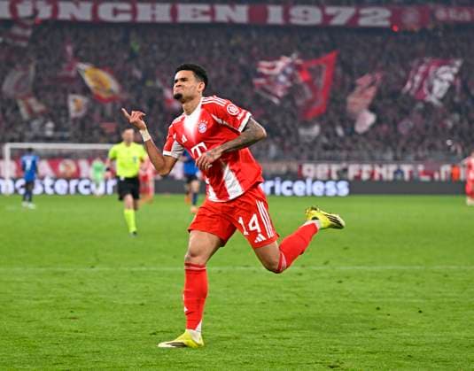 18 03 2026, Football UEFA Championsleague 2025 2026 Round of 16 second leg, FC Bayern Munich Atalanta Bergamo, in the Allianz Arena Munich, Luis Diaz FC Bayern Munich cheers DFL and DFB regulations prohibit any use of photographs as image sequences and or quasi video