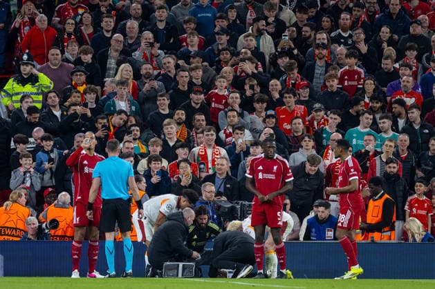 Football - UEFA Champions League - Round of 16 - 2nd Leg - Liverpool FC v Galatasaray A.Åž. LIVERPOOL, ENGLAND - Wednesday, March 18, 2026: Liverpool s goalkeeper Alisson Becker checks on Galatasaray s Noa Lang has he receives treatment during the UEFA Champions League Round of 16 2nd Leg match between Liverpool FC and Galatasaray A.Åž. at Anfield. (Photo by David Rawcliffe Propaganda) LIVERPOOL Anfield MERSEYSIDE ENGLAND  Copyright: xDavidxRawcliffex P2026-03-18-Liverpool_Galatasaray-112