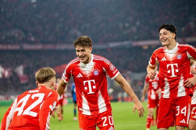 Goal celebration Karl Lennart 42 FC Bayern Muenchen , Tom Bischof 20 FC Bayern Muenchen , FC Bayern Muenchen vs Atalanta Bergamo, Fußball, UEFA Champions League, Achtelfinale Rueckspiel, 18 03 2026 DFB regulations prohibit any use of photographs as image sequences and or quasi video Muenchen Bayern Germany Copyright: xkolbert-press UlrichxGamelx