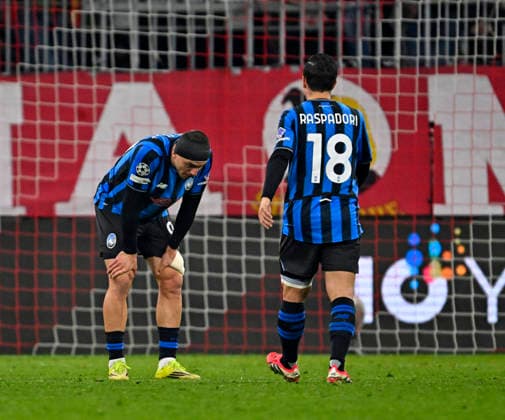 18 03 2026, Football UEFA Championsleague 2025 2026 Round of 16 second leg, FC Bayern Munich Atalanta Bergamo, at the Allianz Arena Munich, Nikola Krstovic Atalanta Bergamo and Giacomo Raspadori Atalanta Bergamo are disappointed after the match DFL and DFB regulations prohibit any use of photographs as image sequences and or quasi video