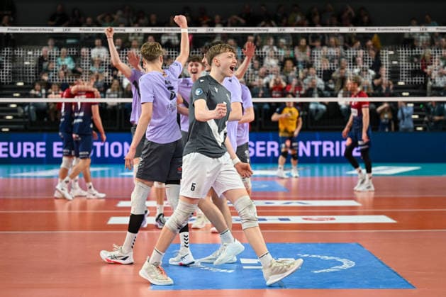 18 03 2026, xdobgx, Volleyball Volleyball Bundesliga VBL, SVG Lüneburg VC Olympia Berlin v l Joris Backhaus VCO Berlin, 5 jubelt, Teamjubel, celebrates the point, celebration Lüneburg