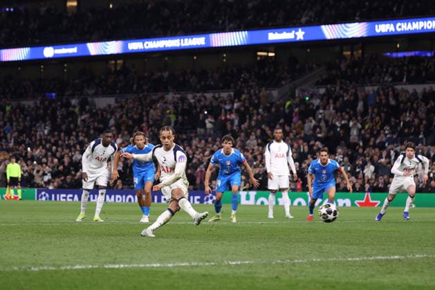 Tottenham Hotspur gegen Atletico De Madrid 18. März 2026, London UEFA Champions League Achtelfinal-Rückspiel Tottenham Hotspur gegen Atletico De Madrid Xavi Simons von Tottenham Hotspur erzielt vom Elfmeterpunkt das 3.  Copyright: xJacquesxFeeneyx xOffsidexOffside