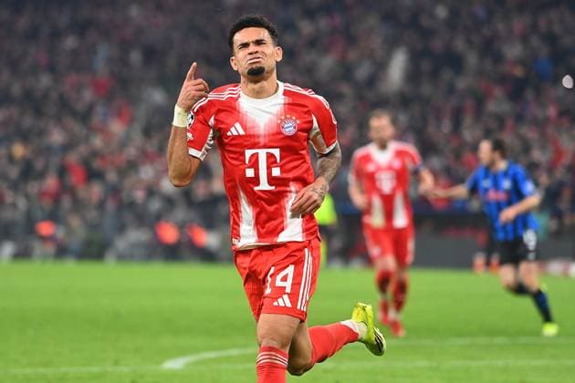 Goal celebration Luis DIAZ Bayern Muenchen after goal to 4 0, cheering, joy, enthusiasm, action, single image, cropped single motif, half figure, half figure Football Champions League, season 2025 26, round of 16 FC Bayern Muenchen Atalanta Bergamo 4 1 on 18 03 2026 A L L I A N Z A R E N A