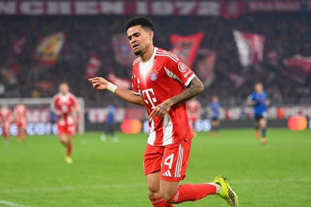 Goal celebration Luis DIAZ Bayern Muenchen after goal to 4 0, cheering, joy, enthusiasm, action, single image, cropped single motif, half figure, half figure Football Champions League, season 2025 26, round of 16 FC Bayern Muenchen Atalanta Bergamo 4 1 on 18 03 2026 A L L I A N Z A R E N A