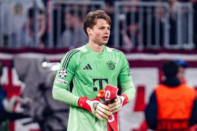18 03 2026, FC Bayern München vs Atalanta Bergamo, UEFA Champions League, Round of 16 second leg Jonas Urbig FC Bayern Muenchen, 40 Nikola Krstovic Atalanta Bergamo Regulations prohibit any use of photographs as image sequences and or quasi video Copyright: xBahhoxKarax