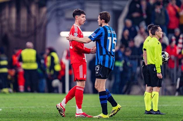 18 03 2026, FC Bayern München vs Atalanta Bergamo, UEFA Champions League, Round of 16 second leg Filip Pavic FC Bayern Muenchen, 41 Marten de Roon Atalanta Bergamo Regulations prohibit any use of photographs as image sequences and or quasi video Copyright: xBahhoxKarax