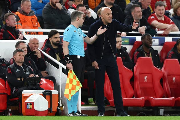 Liverpool v Galatasaray S.K., UEFA Champions League Liverpool manager Arne Slot argues with assistant referee Tomasz Listkiewicz during the Liverpool v Galatasaray S.K. UEFA Champions League, Round of 16, 2nd Leg match at Anfield, Liverpool, England on 18 March 2026 Credit: Ian Stephen Every Second Media Editorial use only. All images are copyright Every Second Media Limited. No images may be reproduced without prior permission. Copyright: xIMAGO EveryxSecondxMediax ESM-1864-0078 IanxStephenx xEveryxSecondxMediax