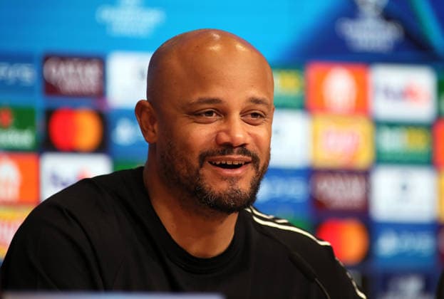 Football, Men, Champions League, Season 2025 2026, FC Bayern Munich Atalanta Bergamo, Round of 16 second leg, Allianz Arena Vincent Kompany, Coach FC Bayern Munich at the press conference after the match, head, portrait, smile, smiling, grinning