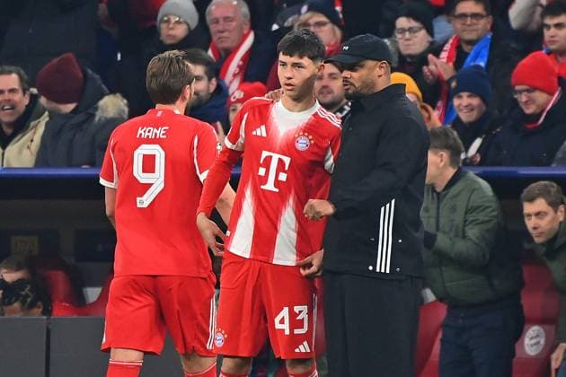 Substitution Filip PAVIC Bayern Muenchen , with coach Vincent KOMPANY Bayern Muenchen , Substitution Harry KANE Bayern Muenchen Football Champions League,Season 2025 26, Round of 16 FC Bayern Muenchen Atalanta Bergamo 4 1 on 18 03 2026 A L L I A N Z A R E N A