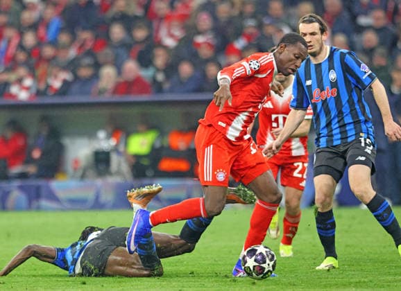 11 Nicolas Jackson FCB vs. 3 Odilon Kossonou Atalanta Bergamo Action, duel, football FC Bayern Munich Atalanta Bergamo B C UEFA Champions League 18 03 2026 Allianz Arena PHOTO Mladen Lackovic LakoPress