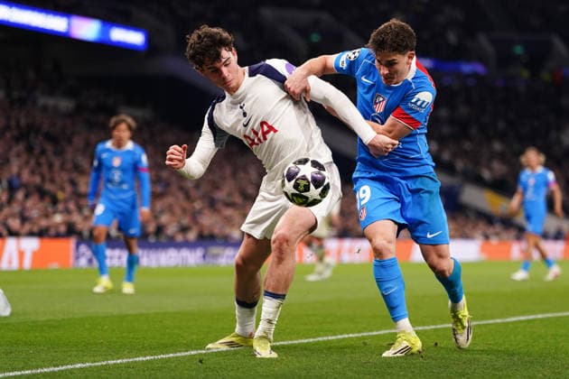 UEFA Champions League: Tottenham Hotspur v Atletico Madrid Archie Gray of Tottenham Hotspur and Julian Alvarez of AtlÃ tico Madrid battle for the ball during the UEFA Champions League match Tottenham Hotspur vs Atletico Madrid at Tottenham Hotspur Stadium, London, United Kingdom on 18 March 2026 (Photo by Harvey Murphy News Images) Copyright: xHarveyxMurphy NewsxImagesx
