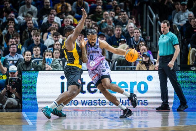 Basketball Berlin 18 03 2026 FIBA Champions League Round Of 16 Alba Berlin AEK Athens J wan Roberts Alba Berlin, No 13 Frank Bartley AEK Athens, No 24