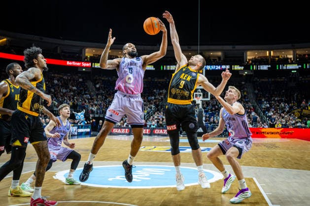 Basketball Berlin 18 03 2026 FIBA Champions League Round Of 16 Alba Berlin AEK Athens J wan Roberts Alba Berlin, No 13 Lukas Lekavicius AEK Athens, No 09