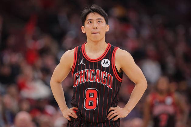 CHICAGO, IL - MARCH 18: Yuki Kawamura 8 of the Chicago Bulls looks on during the second half against the Toronto Raptors on March 18, 2026 at the United Center in Chicago, Illinois. (Photo by Melissa Tamez Icon Sportswire) NBA, Basketball Herren, USA MAR 18 Toronto Raptors at Chicago Bulls EDITORIAL USE ONLY Icon260318028