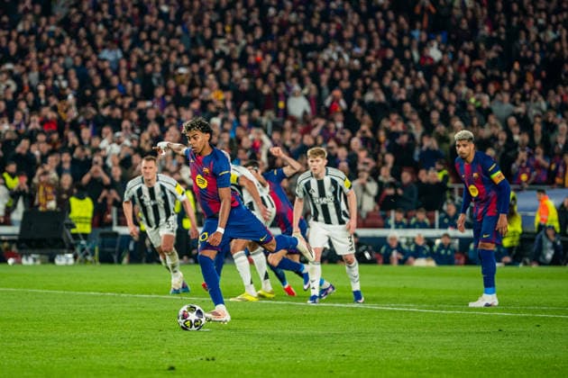 (260319) -- BARCELONA, March 19, 2026 -- Lamine Yamal (front) of FC Barcelona, Barca takes a penalty kick to score during the UEFA Champions League Round of 16 second leg match between FC Barcelona and Newcastle United FC in Barcelona, Spain, March 18, 2026. (Photo by Xinhua) (SP)SPAIN-BARCELONA-FOOTBALL-UEFA CHAMPIONS LEAGUE-FC BARCELONA VS NEWCASTLE UNITED FC JoanxGosa 
