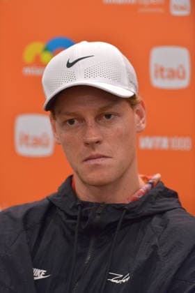 MIAMI GARDENS, FLORIDA - MARCH 18: Jannik Sinner (Italy) answer questions from the media at the 2026 Miami Open Day4 presented by Itau at Hard Rock Stadium on March 18, 2026 in Miami Gardens, Florida. Copyright: xmpi10x