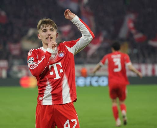 18 03 2026, FC Bayern vs Atlanta Bergamo, Allianz Arena Muenchen, Football, Sport, in the picture Lennart Karl FC Bayern Muenchen cheers