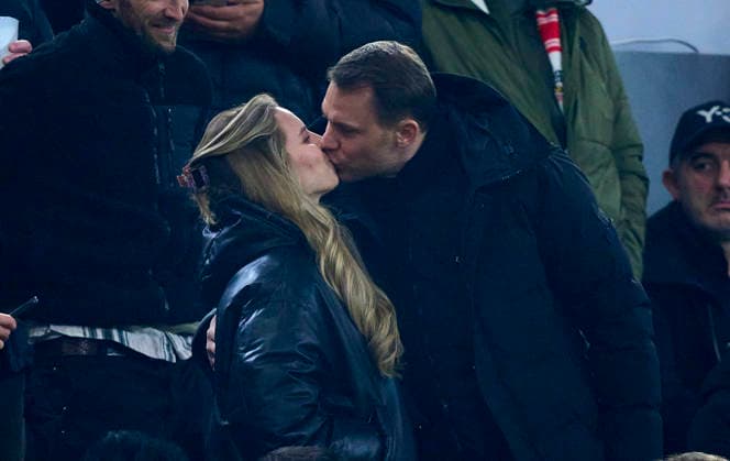 Manuel Neuer, goalkeeper of FC Bayern München kisses his wife Anika in the of football UEFA Champions League 2025 26 round of 16 Second Leg match FC Bayern München - Atalanta BC in Allianz Arena Munich on March 18, 2026 , FCB,