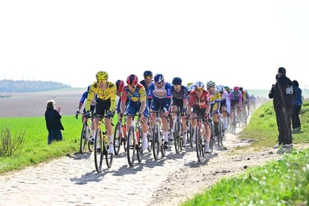 Grand Prix de Denain - Porte du Hainaut 2026 Cycling Race DENAIN, FRANCE - MARCH 19 : illustration picture peloton during the 67th edition of Grand Prix de Denain - Porte du Hainaut an UCI ProSeries 1.Pro one day cycling road race for Men Elite of km with start in Denain and finish in Denain on March 19, 2026 in Denain, France, 19 03 2026 ( Motordriver Pieter Vanherzeele - Denain France  Copyright: xJanxDexMeuleneirx