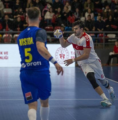 Turkiye v Romania - 2027 World Men s Handball Championship BOLU, TURKIYE - MARCH 19: Doruk Pehliban (R) of Turkiye in action during the second round of the 2027 Men s World Handball Championship European Qualifiers between Turkiye and Romania at Bolu Karacayir Indoor Sports Hall in Bolu, Turkiye on March 19, 2026. Zafer Goder Anadolu Bolu Turkey. Editorial use only. Please get in touch for any other usage.  Copyright: x2026xAnadoluxZaferxGoderx