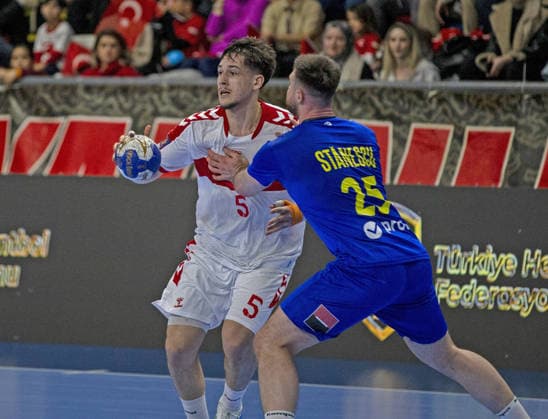 Turkiye v Romania - 2027 World Men s Handball Championship BOLU, TURKIYE - MARCH 19: Sadik Emre Herseklioglu (5) of Turkiye in action against Stanescu (25) of Romania during the second round of the 2027 Men s World Handball Championship European Qualifiers between Turkiye and Romania at Bolu Karacayir Indoor Sports Hall in Bolu, Turkiye on March 19, 2026. Zafer Goder Anadolu Bolu Turkey. Editorial use only. Please get in touch for any other usage.  Copyright: x2026xAnadoluxZaferxGoderx