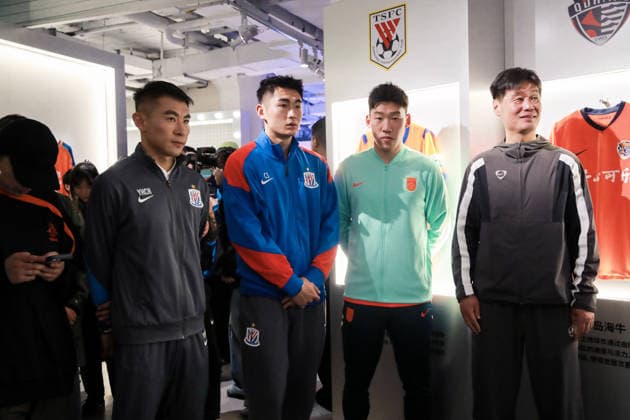 SHANGHAI, CHINA - MARCH 19: Football players Chen Jinyi and Zhu Chenjie, football coaches Yu Hanchao and Li Xiaopeng attend the launch event of the new home and away kits for the China National Football Team as the 2026 FIFA World Cup, WM, Weltmeisterschaft, Fussball approaches on March 19, 2026 in Shanghai, China.  Copyright: xVCGx 111629304701