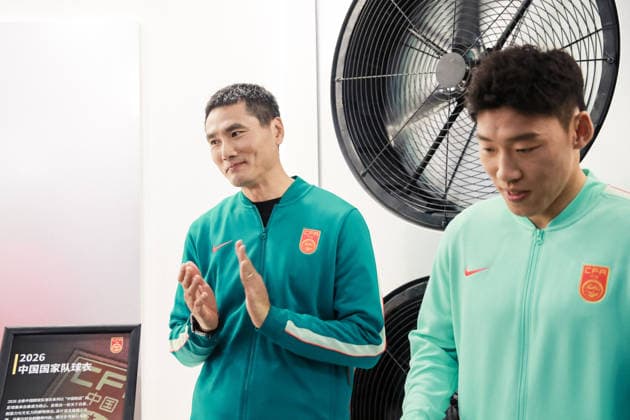 SHANGHAI, CHINA - MARCH 19: China men s national football team head coach Shao Jiayi and football player Zhu Chenjie attend the launch event of the new home and away kits for the China National Football Team as the 2026 FIFA World Cup, WM, Weltmeisterschaft, Fussball approaches on March 19, 2026 in Shanghai, China.  Copyright: xVCGx 111629304688