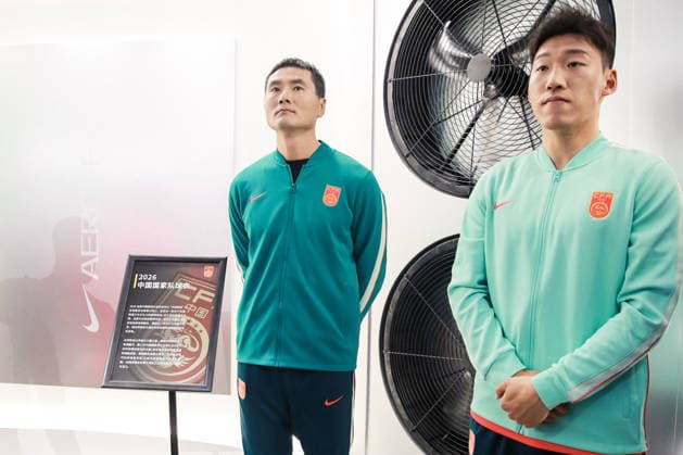 SHANGHAI, CHINA - MARCH 19: China men s national football team head coach Shao Jiayi and football player Zhu Chenjie attend the launch event of the new home and away kits for the China National Football Team as the 2026 FIFA World Cup, WM, Weltmeisterschaft, Fussball approaches on March 19, 2026 in Shanghai, China.  Copyright: xVCGx 111629304689