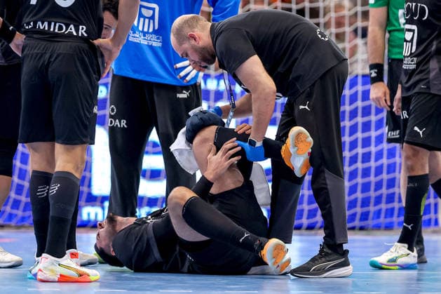 19 03 2026, Handball, international match men, Germany Egypt, Westfalenhalle Dortmund Mahmoud Abdelaziz Egypt 35 needs medical treatment on the pitch due to pain North Rhine-Westphalia Germany