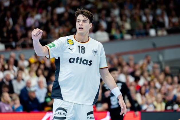 Dortmund 19 03 2026, Handball, Men, International match, Germany Egypt Julian Köster Germany, 18 cheers after scoring Dortmund Westfalenhalle NRW Germany