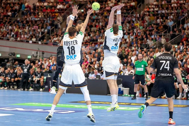 19 03 2026, Handball, International match men, Germany Egypt, Westfalenhalle Dortmund Julian Köster Germany 18 and Johannes Golla Germany 04 defend at the circle North Rhine-Westphalia Germany