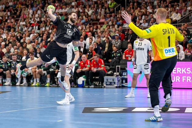 19 03 2026, Handball, international match men, Germany Egypt, Westfalenhalle Dortmund Yasser Seif Egypt 74 throws the ball at the goal of David Späth Germany 01 North Rhine-Westphalia Germany
