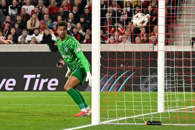 Freiburg v KRC Genk - UEFA Europa League FREIBURG, GERMANY - MARCH 19 : Lawal Tobias goalkeeper of KRC Genk during the UEFA Europa League 2025 26 round of 16 match second leg between Freiburg and KRC Genk on March 19, 2026 in Freiburg, Germany, 19 03 2026 Freiburg Germany  Copyright: xDhax
