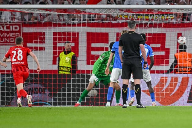 Matthias Ginter SC Freiburg scores his team s first goal during the UEFA Europa League 2025 26 Round of 16 Second Leg match between SC Freiburg and KRC Genk at Stadion am Wolfswinkel on March 19, 2026 in Freiburg im Breisgau, Germany Photo by Harry Langer DeFodi Images
