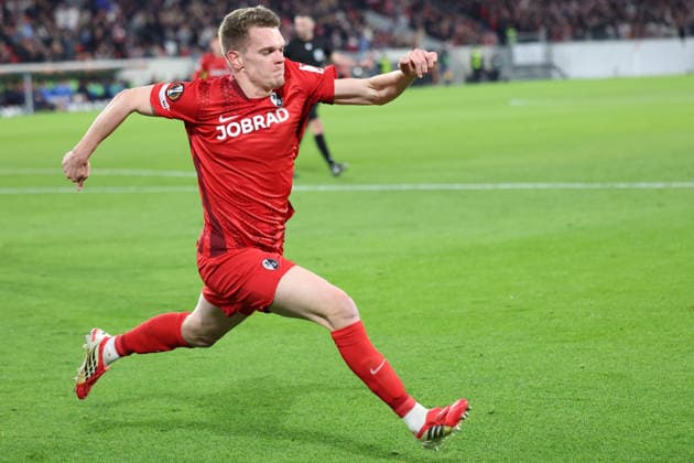 19 03 2026, xrekx, Football UEFA Europa League, SC Freiburg KRC Genk v l Torjubel nach dem Tor zum celebrating the goal celebrate 1 0 durch Matthias Ginter SC Freiburg DFL DFB REGULATIONS PROHIBIT ANY USE OF PHOTOGRAPHS as IMAGE SEQUENCES and or QUASI VIDEO Freiburg