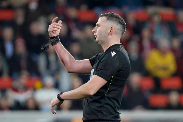 Referee Michael Oliver ENG , Germany, Football, UEFA Europa League, Round of 16, 2025 2026, SC Freiburg vs KRC Genk, 19 03 2026, Freiburg im Breisgau Europa Park Stadium Germany Copyright: xGrantxHubbsx