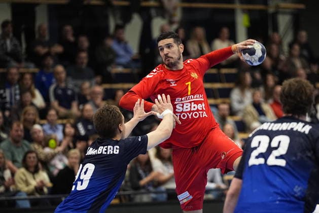 Lukas Hammarberg of Finlandand Luka Radovic of Montenegro the World Championship, WM, Weltmeisterschaft men 2027 qualification Europe phase 2 match between Finland and Montenegro at the Vantaa Arena on 19th March in Vantaa, Finland. (Kalle Parkkinen Newspix24)  Copyright: xKallexParkkinenx NP24kp0383