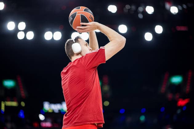 MUNICH, GERMANY - MARCH 19: Johannes Voigtmann (FC Bayern Muenchen, 7) during pregame warmup before the Turkish Airlines EuroLeague match between FC Bayern Muenchen vs.Dubai Basketball at SAP Garden on round 32 of Turkish Airlines EuroLeague on March 19, 2026 in Munich, Germany. Bavaria Germany Copyright: xSteffiexWunderlx